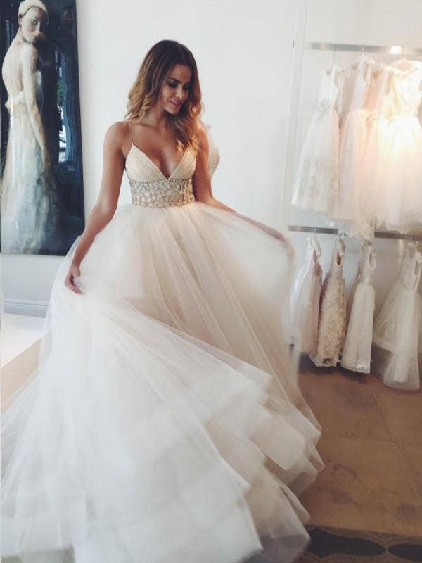 50 Best Wedding Dresses And Bridal Gowns Trending In 2018 Yourtango 5078